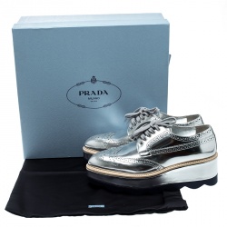 Pre Owned حذاء رياضي برادا ديربي بنعل سميك وينجتب مموج جلد بروج فضي ميتاليك مقاس 37.5