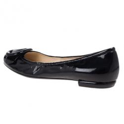 مملوكة مسبقًا Prada Black Patent Leather Buckle Ballet Flats Size 40.5