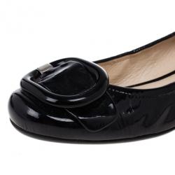 مملوكة مسبقًا Prada Black Patent Leather Buckle Ballet Flats Size 40.5