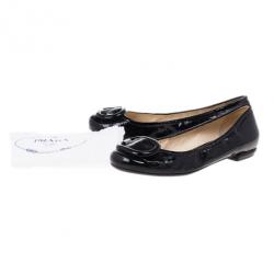 مملوكة مسبقًا Prada Black Patent Leather Buckle Ballet Flats Size 40.5