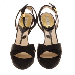 مملوكة مسبقًا Prada Black Satin Floral Enamel Sandals Size 35.5