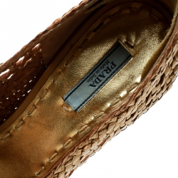Pre Owned Prada Metallic Gold Woven Leather Madras Platform Pumps Size 38