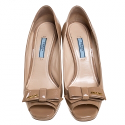 Pre Owned Prada Nude Beige Patent Leather Bow Peep Toe Wedge Pumps Size 37.5