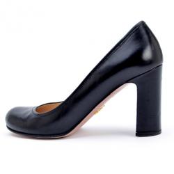 مملوكة مسبقًا Prada Black Leather Round Toe Pumps Size 38.5