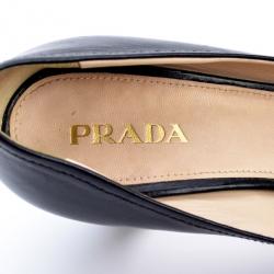 مملوكة مسبقًا Prada Black Leather Round Toe Pumps Size 38.5