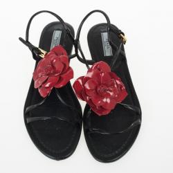 مملوكة مسبقًا Prada Black Patent Leather Flower Flat Sandals Size 36.5