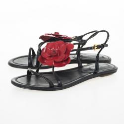 مملوكة مسبقًا Prada Black Patent Leather Flower Flat Sandals Size 36.5