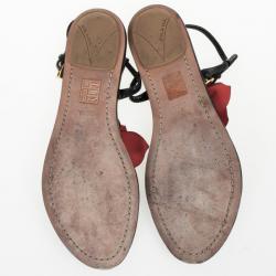 مملوكة مسبقًا Prada Black Patent Leather Flower Flat Sandals Size 36.5