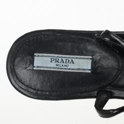 مملوكة مسبقًا Prada Black Patent Leather Flower Flat Sandals Size 36.5