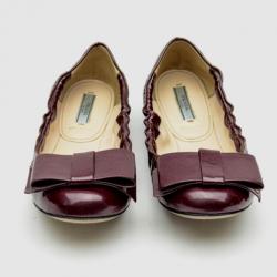 مملوكة مسبقًا Prada Maroon Patent Large Bow Ballet Flats Size 36.5