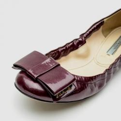 مملوكة مسبقًا Prada Maroon Patent Large Bow Ballet Flats Size 36.5