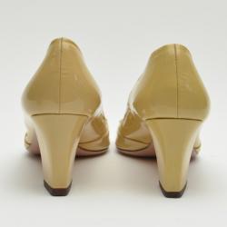 مملوكة مسبقًا Prada Beige Patent Leather Square Buckle Pumps Size 38