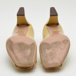 مملوكة مسبقًا Prada Beige Patent Leather Square Buckle Pumps Size 38