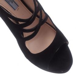 Pre Owned صندل برادا جلد أسود سويدي بحزام للكاحل مقاس 38.5