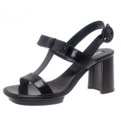 مملوكة مسبقًا صندل برادا جلد أسود لامع فيونكة وشريط حرف T مقاس 36