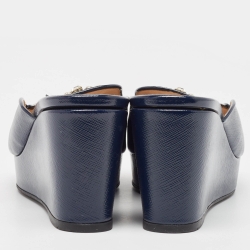 مملوكة مسبقًا Prada Blue Patent Leather Crystal Embellished Wedge Slide Sandals Size 39