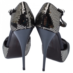 Pre Owned صندل روبرتو كافالي نعل سميك سير كاحل ترتر فضي ميتاليك مقاس 38