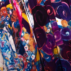 Pre Owned بلوزة روبرتو كافالي شفافة سموكد حرير مطبوع بنفسجي مقاس كبير (لارج)