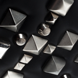 Pre Owned حقيبة روبرتو كافالي مرصعة جلد سوداء