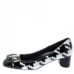 Roger Vivier Monochrome Print Python Embossed Leather Cap Toe Block Heel Pumps Size 37