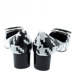 Roger Vivier Monochrome Print Python Embossed Leather Cap Toe Block Heel Pumps Size 37