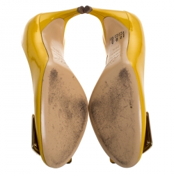 Pre Owned Roger Vivier Yellow Patent Leather Metal Logo Round Toe Pumps Size 35.5