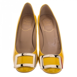 Pre Owned Roger Vivier Yellow Patent Leather Metal Logo Round Toe Pumps Size 35.5