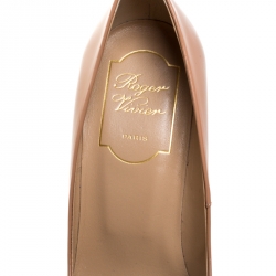 Pre Owned Roger Vivier Beige Patent Leather Buckle Pumps Size 35.5