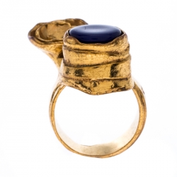 مملوكة مسبقًا Saint Laurent Paris Arty Flower Blue Resin Gold Tone Ring Size 54.5