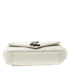 مملوكة مسبقًا حقيبة كتف سان لوران باريس بيبي كلاسيك جلد أبيض مبطن