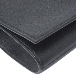 Pre Owned حقيبة كلاتش سان لوران باريس بل دو جور قلاب جلد لامعة سوداء