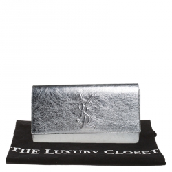 Pre Owned Saint Laurent Metallic Silver Leather Belle De Jour Flap Clutch