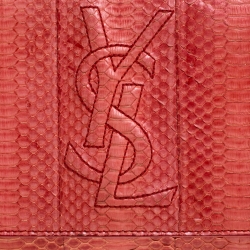 مملوكة مسبقًا Saint Laurent Red Python Belle De Jour Flap Clutch