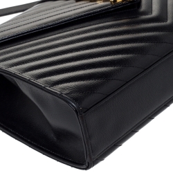 مملوكة مسبقًا حقيبة كتف سان لوران مغلف مونوغرامية جلد عنابية