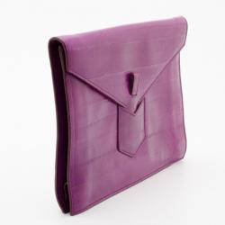 مملوكة مسبقًا Yves Saint Laurent Fuschia Leather Envelope Clutch