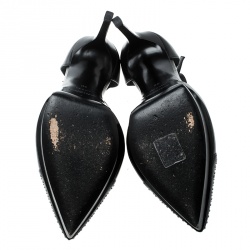 Pre Owned صندل سان لوران باريس جلد أسود مرصع سير حرف T مرصع مقدمة مدببة مقاس 38