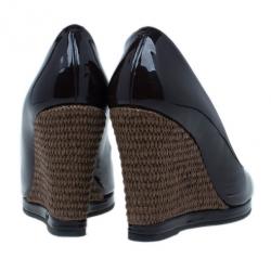 مملوكة مسبقًا حذاء سان لوران باريس دولي ويدج مقدمة مفتوحة جلد لامع بني مقاس 40.5