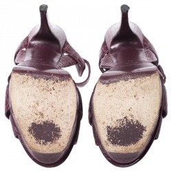 Pre Owned صندل سان لوران باريس تريبوت نعل سميك جلد تمساح بارز عنابي مقاس 37