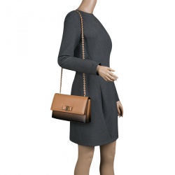 مملوكة مسبقًا حقيبة كتف سالفاتوري فيراغامو جيني جلد بنية/ كراميل