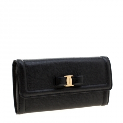 Pre Owned Salvatore Ferragamo Black Pebble Leather Vara Bow Continental Wallet