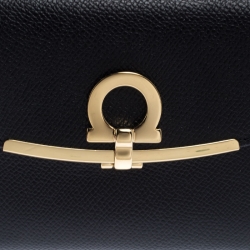 مملوكة مسبقًا Salvatore Ferragamo Black Leather Gancini Bifold Wallet
