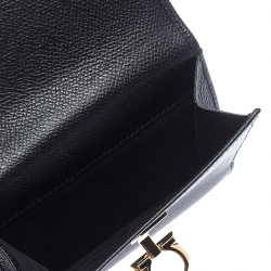 مملوكة مسبقًا Salvatore Ferragamo Black Leather Gancini Bifold Wallet