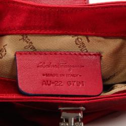 مملوكة مسبقًا Salvatore Ferragamo Red Satin Evening Bag