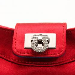 مملوكة مسبقًا Salvatore Ferragamo Red Satin Evening Bag