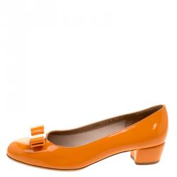 Pre Owned حذاء كعب عالي سالفاتوري فيراغامو نعل عريض فيونكة فارا جلد لامع برتقالي ماريغولد مقاس 40