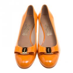 Pre Owned حذاء كعب عالي سالفاتوري فيراغامو نعل عريض فيونكة فارا جلد لامع برتقالي ماريغولد مقاس 40