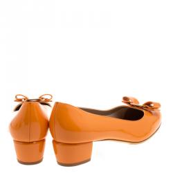 Pre Owned حذاء كعب عالي سالفاتوري فيراغامو نعل عريض فيونكة فارا جلد لامع برتقالي ماريغولد مقاس 40