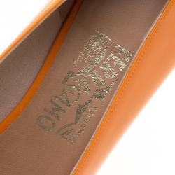 Pre Owned حذاء كعب عالي سالفاتوري فيراغامو نعل عريض فيونكة فارا جلد لامع برتقالي ماريغولد مقاس 40