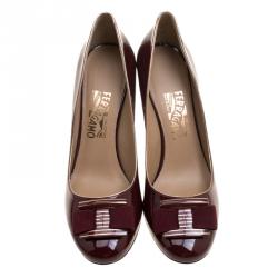 مملوكة مسبقًا حذاء كعب عالي سلفاتوري فيراغامو نينا جلد عنابي لامع مقاس 40.5