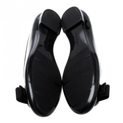 مملوكة مسبقًا حذاء فلات باليه سالفاتوري فيراغامو فيونكة فيوكو جلد لامع أسود مقاس 35.5